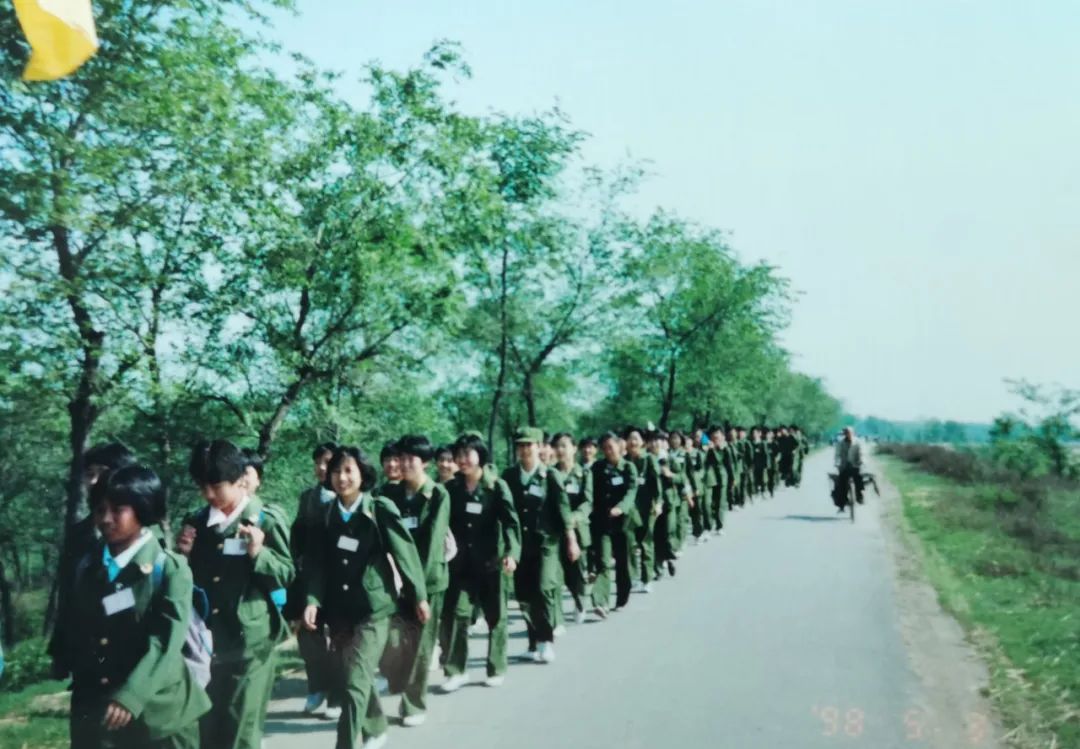 衡水中学｜一组跨越20年的远足对比照，变化虽大，坚毅依旧‘Kaiyun官方网’